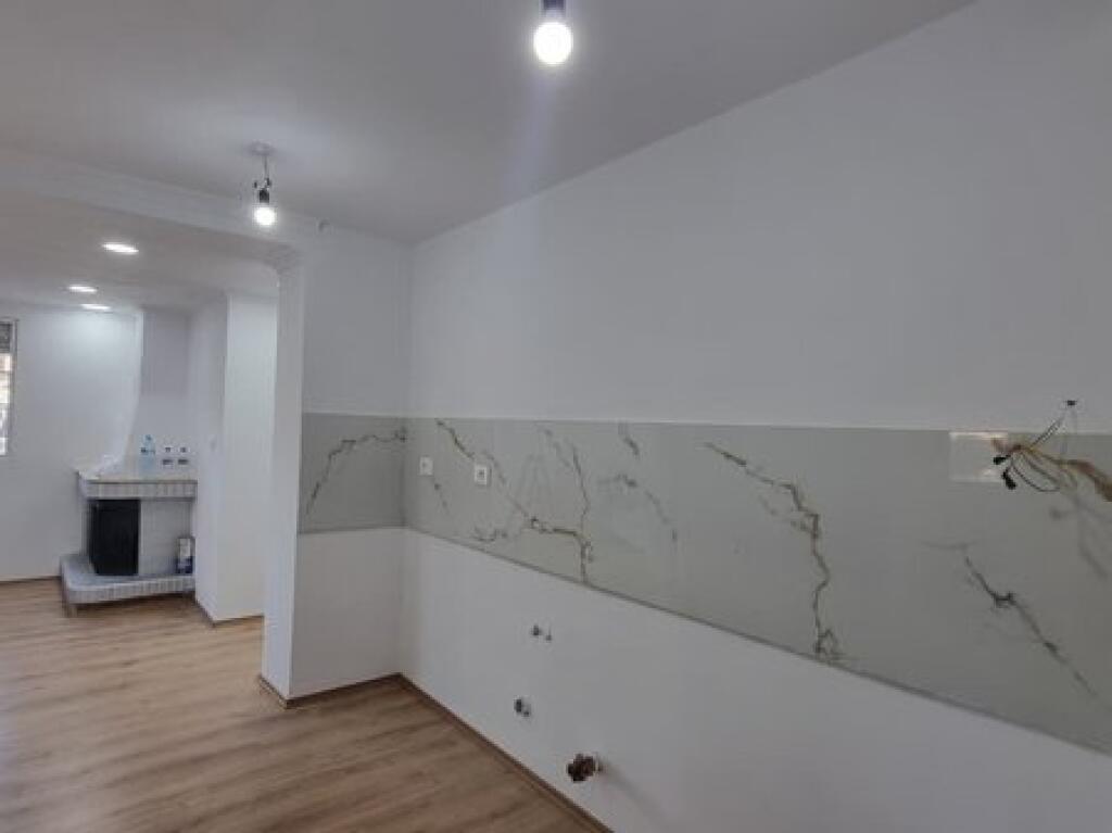 Shitet, Apartament 2+1, Stadiumi Dinamo, Tirane.