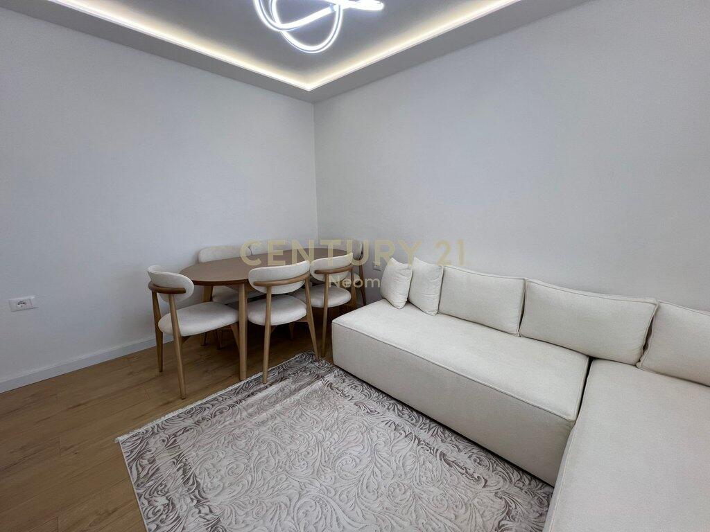 Apartament 2+1 me qira – Rruga Infan Tomini, pranë White Bar!