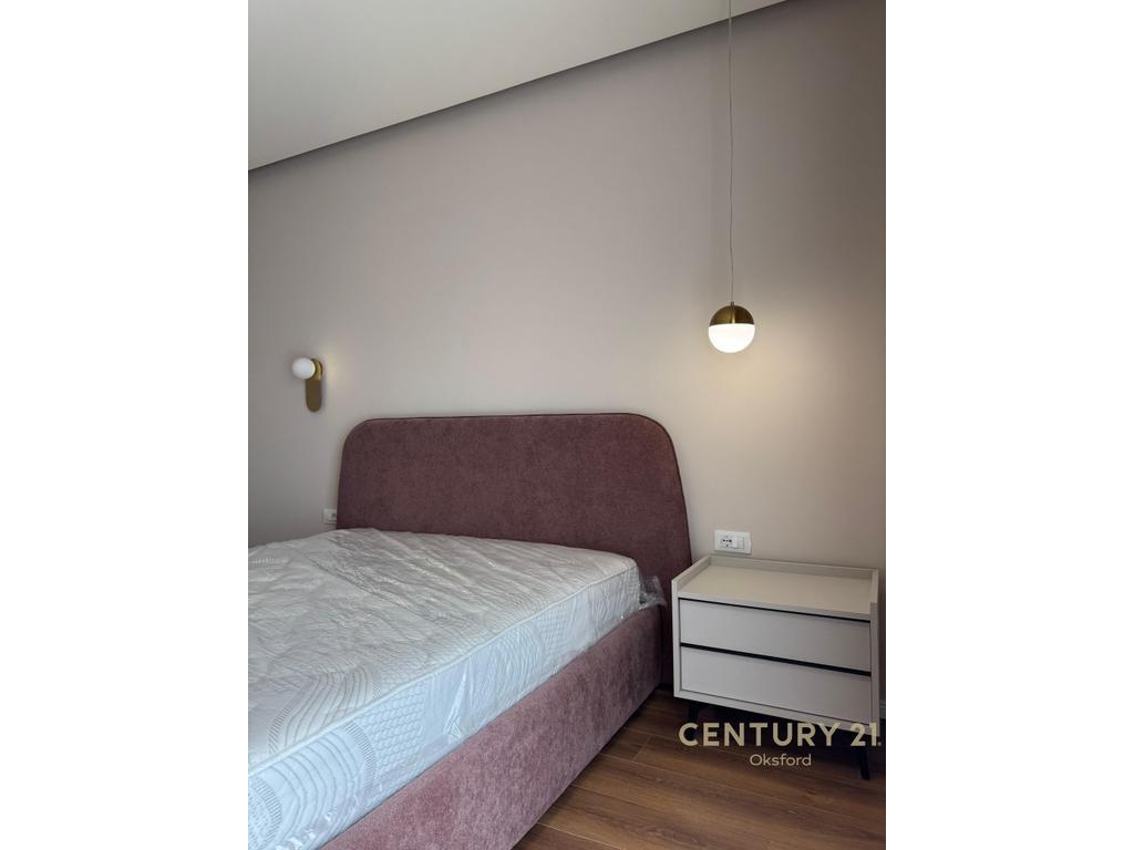 **APARTAMENT 1+1 TE SHKOLLA E KUQE PER QIRA