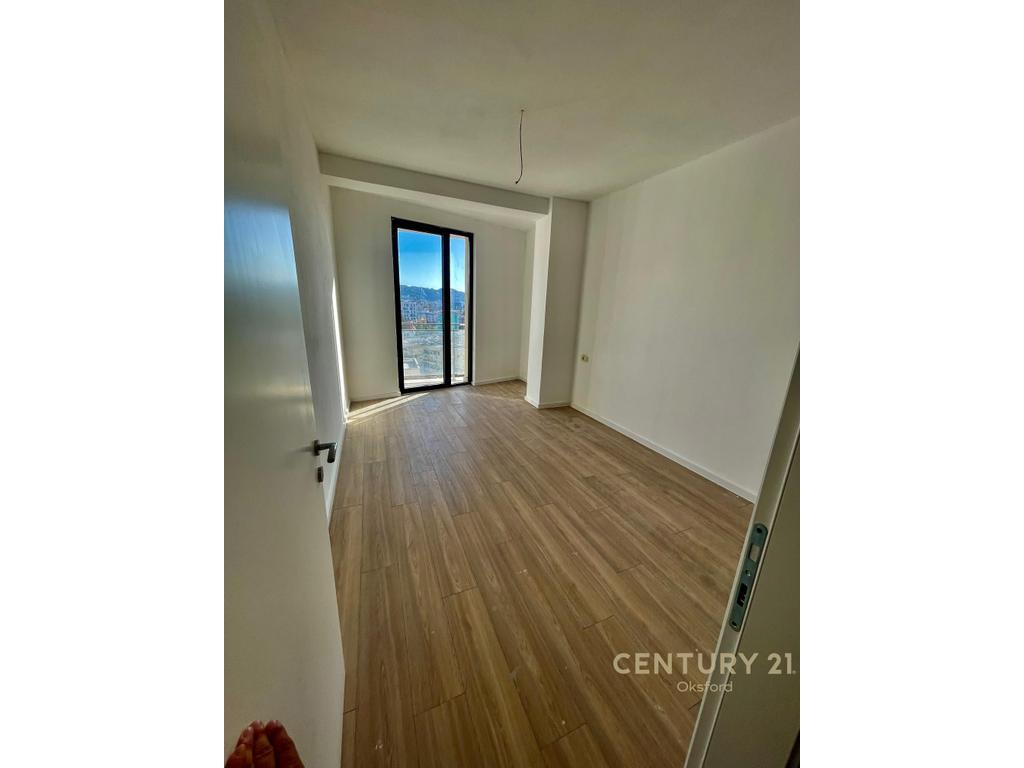 OFFICE SPACE FOR RENT IN GOLDEN TOWER RESIDENCE! 700 € /Month