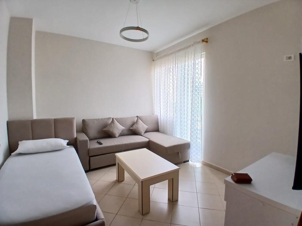 Appartamento 2+1+1 con Balcone in Affitto