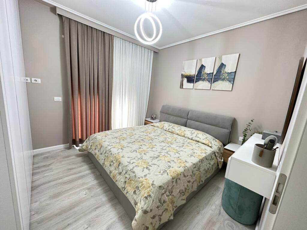 📣 SUPER RENT Apartment 2+1+2 Bathrooms+Parking 📍 Near Green City Residence, Astir ✨   🏢 New Building  🪜 5th Floor (With Elevator)  🛋️ Furnished in a Contemporary Style with Architect   💶 Price 800 Euro