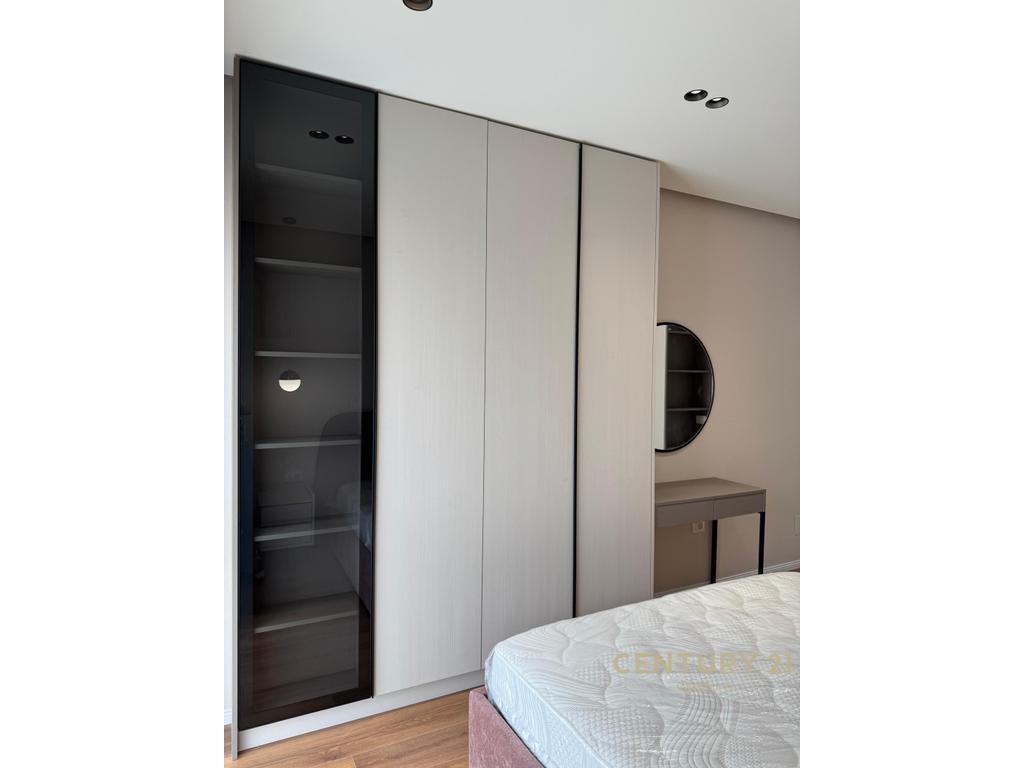 **APARTAMENT 1+1 TE SHKOLLA E KUQE PER QIRA