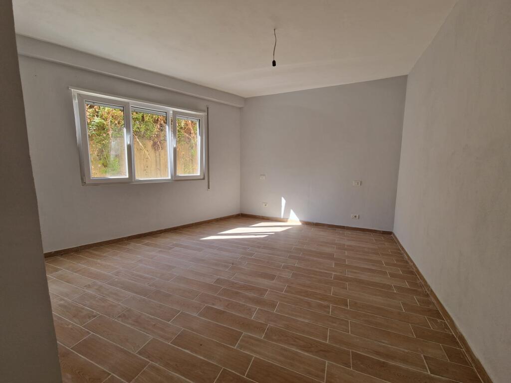 VENDESI APPARTAMENTO 2+1+1 VICINO AL GIARDINO BOTANICO 115.000 EURO