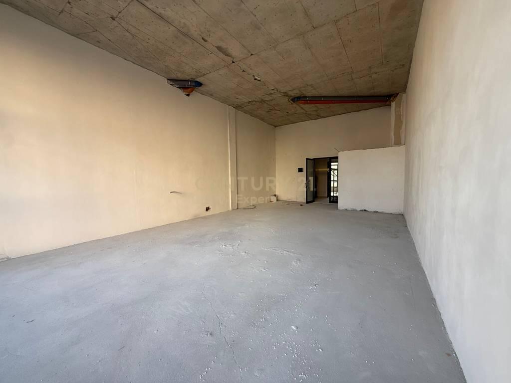 AFFITTIAMO LOCALE COMMERCIALE A VASIL SHANTO - SPRING RESIDENCE!