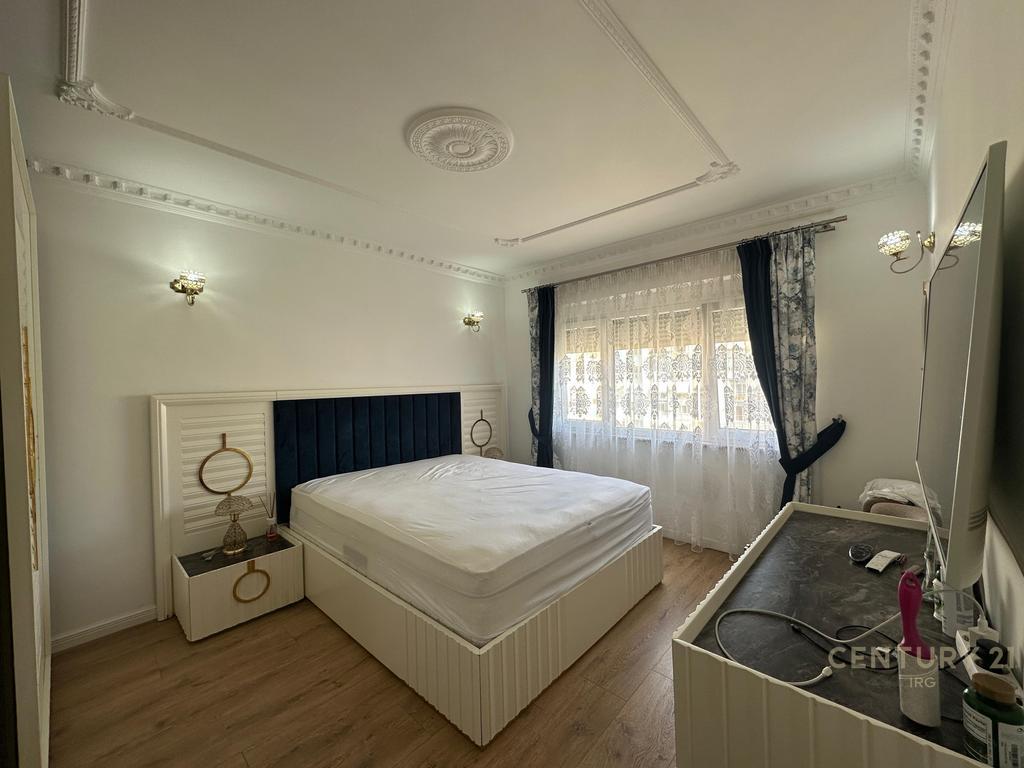 Appartamento 3+1+2 in vendita a Blloku Gintash, Laprake