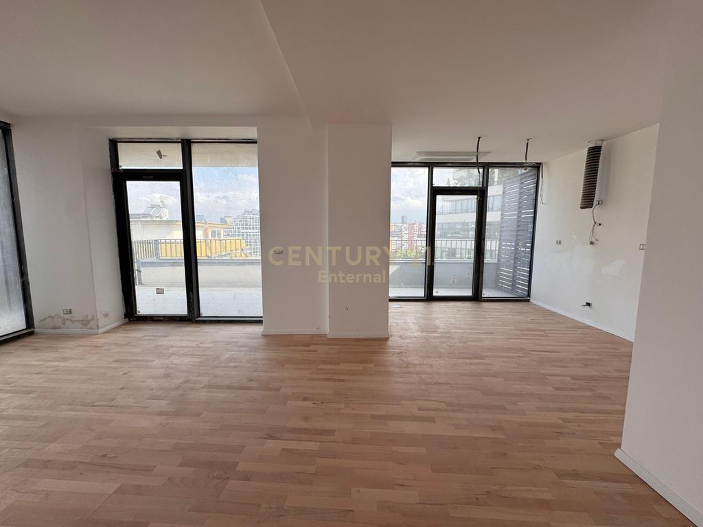 Office 2+1+ Parking For Rent in Lake View