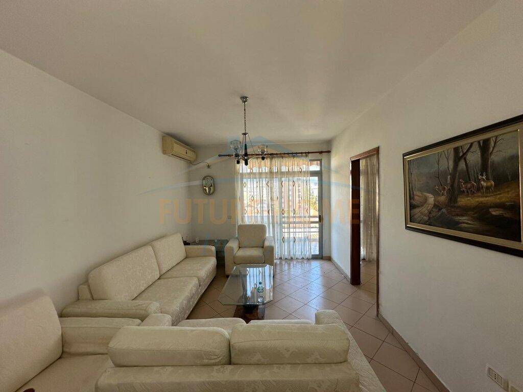 Shitet Apartament 2+1, Pazar i Ri
