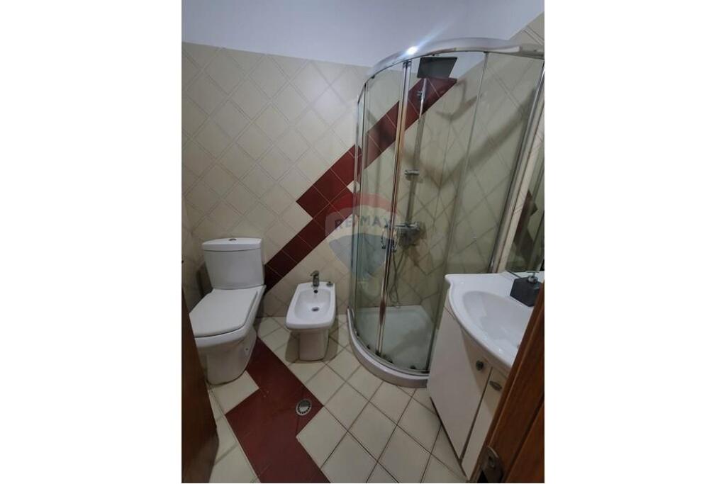 SHITET, APARTAMENT 1+1, FRESKU, TIRANË !