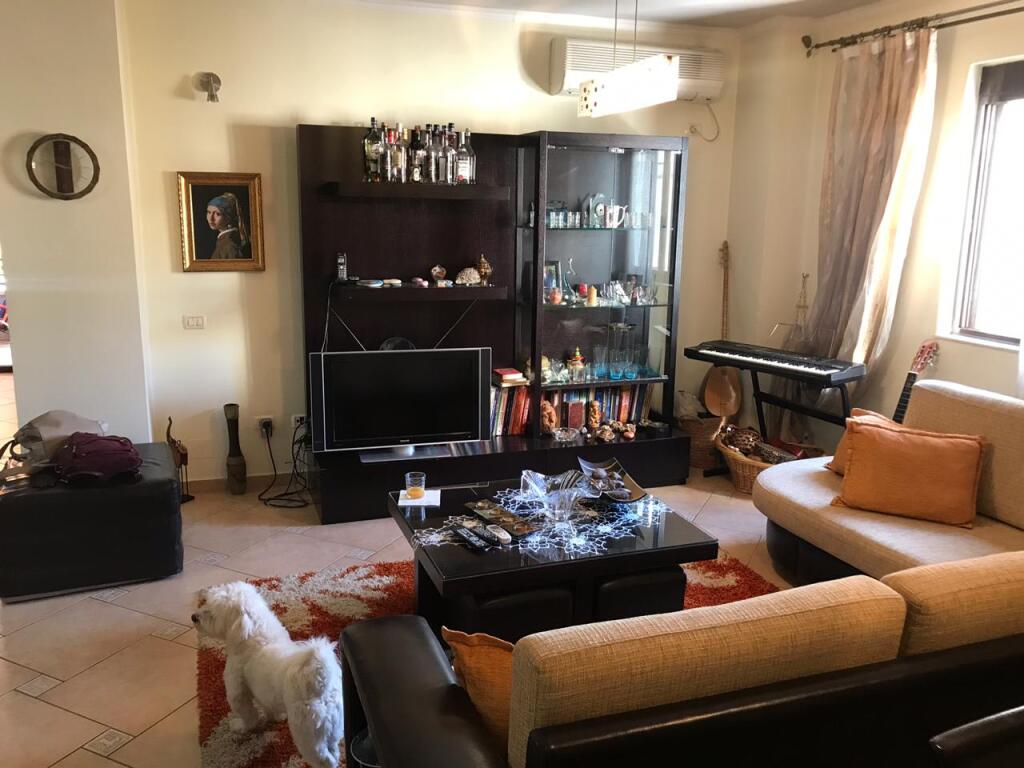 2+1,e mobiluar ne laprake,cmimi 700 euro