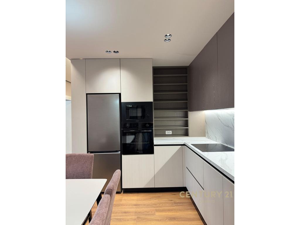 **APARTAMENT 1+1 TE SHKOLLA E KUQE PER QIRA