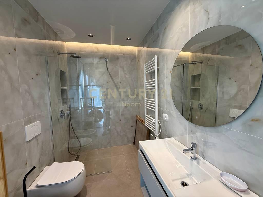 Apartament 3+1+2 per qira te Rruga e Kavajes