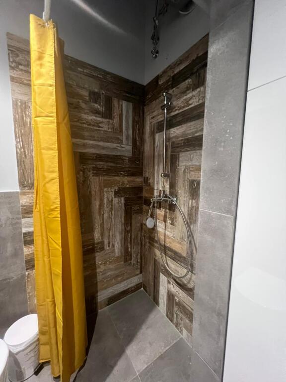 Affittasi appartamento 1+1 a Tirana e Re