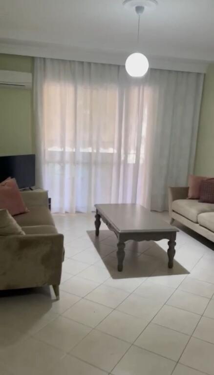 🏢 Jepet me qira apartament 2+1 – Komuna e Parisit