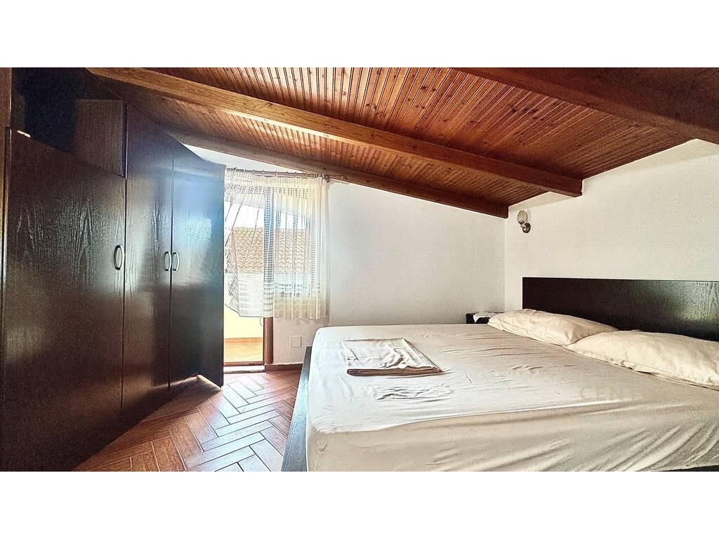 TEK Vilat Gjermane jepet me qira apartament 3+1+2 me verandë