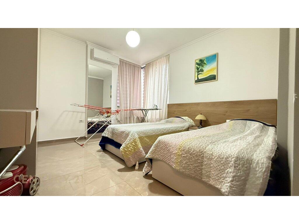 APARTAMENT PER QERA 2+1+2+POST PARKIMI PERBALLE PARLAMENTIT !