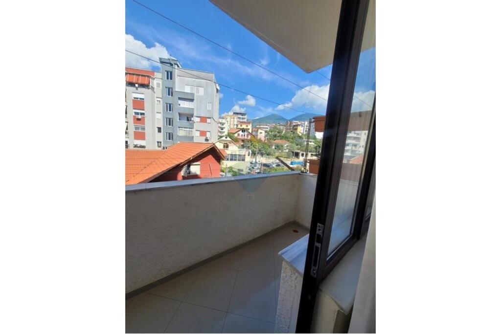 SHITET, APARTAMENT 1+1, FRESKU, TIRANË !