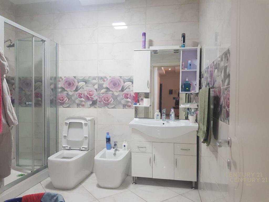 Ne Zog te Zi, Tek Le Bon Jepet Me Qira Apartament 2+1!