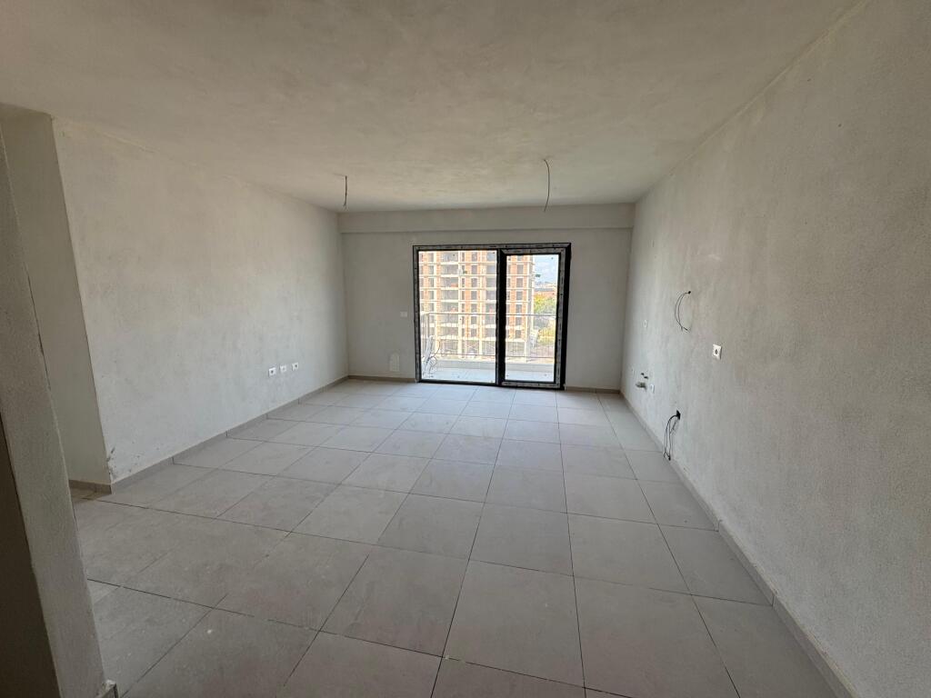 SHITET APARTAMENT 2+1 TEK PORCELANI TIRANE