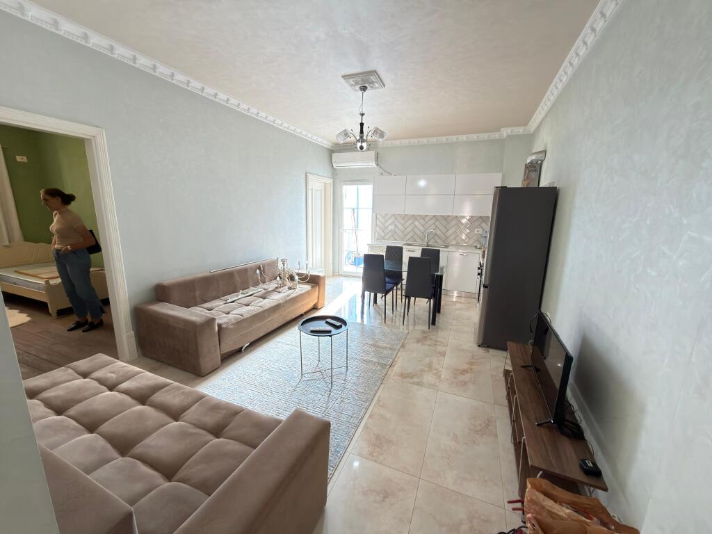✨ Qera Apartament 2+1 📍 Ish Parku i Autobuzave, Rr. Ndre Mjeda Çmimi 55.000 Leke/Muaj