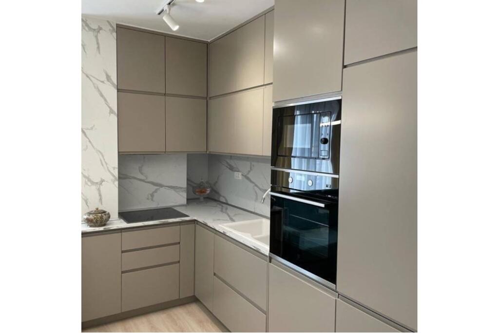 Apartament - Për Qira - Rruga Dervish Hatixhe
