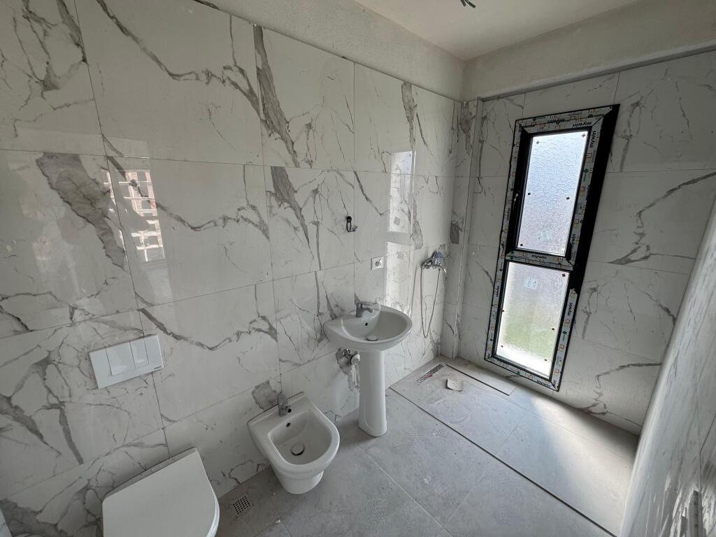 SHITET APARTAMENT 2+1 TEK PORCELANI TIRANE