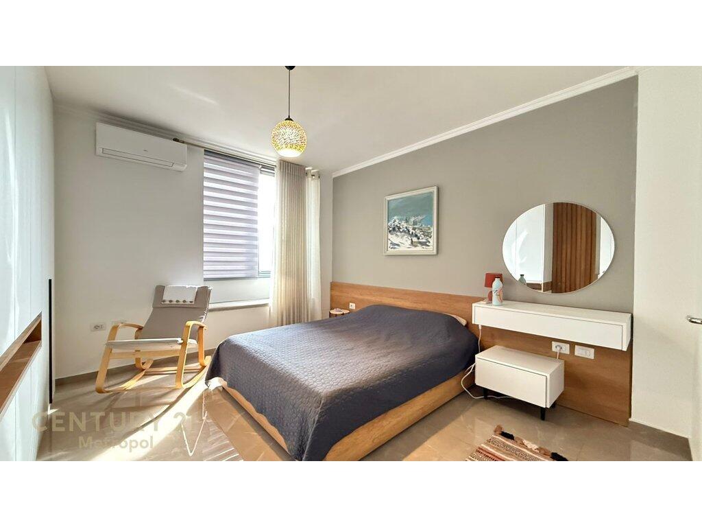 APARTAMENT PER QERA 2+1+2+POST PARKIMI PERBALLE PARLAMENTIT !