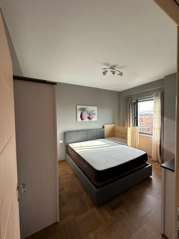 JEPET APARTAMENT 1+1+BALLKON ME QERA AFER QENDRES