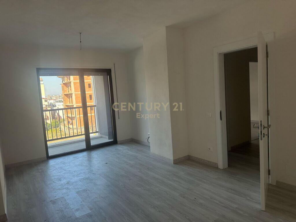 JAPIM ME QIRA APARTAMENT 1+1+ POST PARKIMI PER BANIM/ZYRA TEK BULEVARDI I RI!