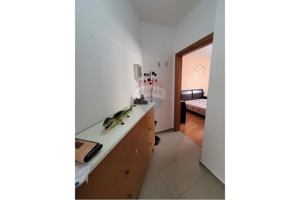 SHITET, APARTAMENT 1+1, FRESKU, TIRANË !