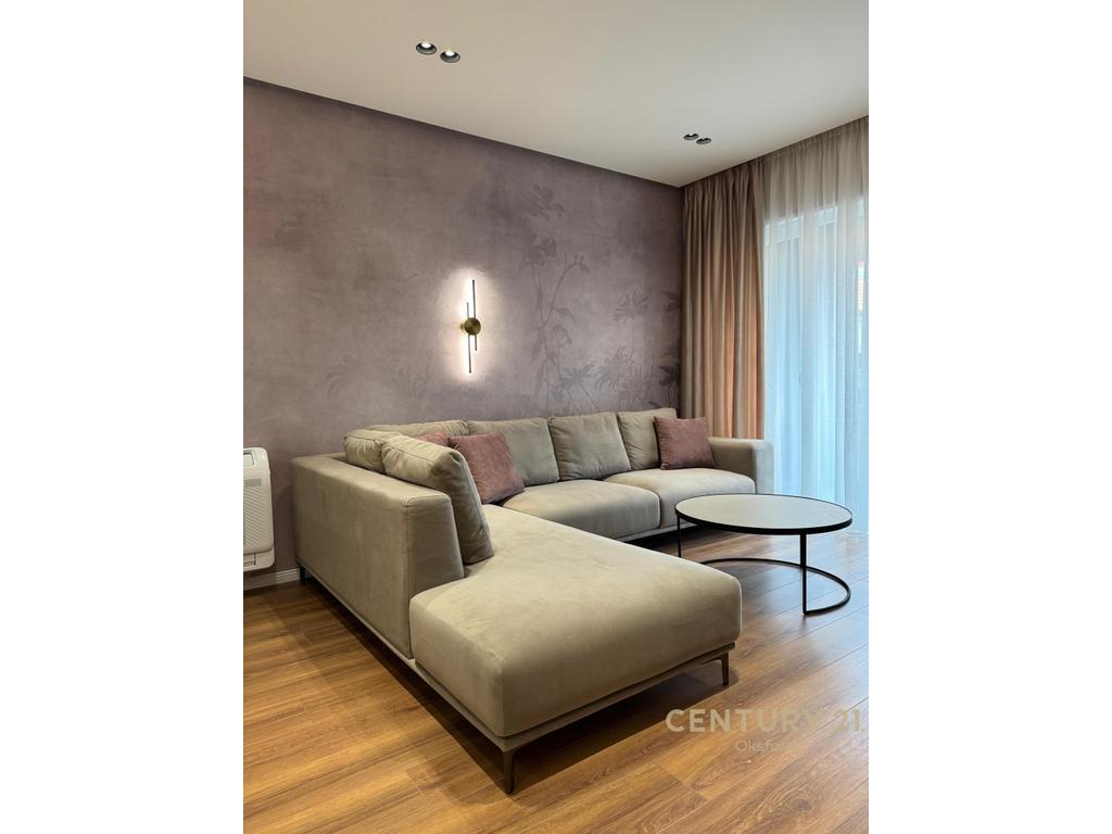 **APARTAMENT 1+1 TE SHKOLLA E KUQE PER QIRA