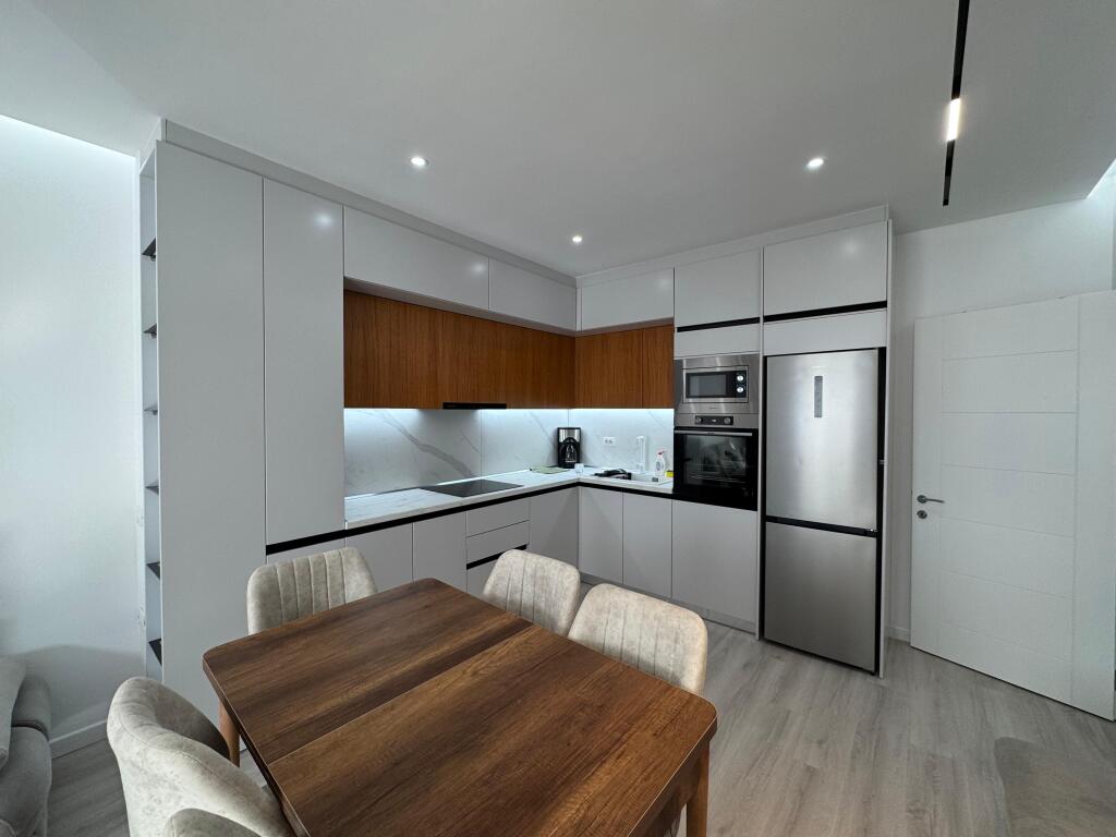 🏡 Jepet me qira apartament 2+1 📍 Univers City, pranë QTU 📌 Kati i 5-të, pallat i ri me ashensor 🛋️ I sapoarreduar  💶 Çmimi: 550 € / muaj  📞 Për më shumë informacion ose vizitë, kontaktoni.