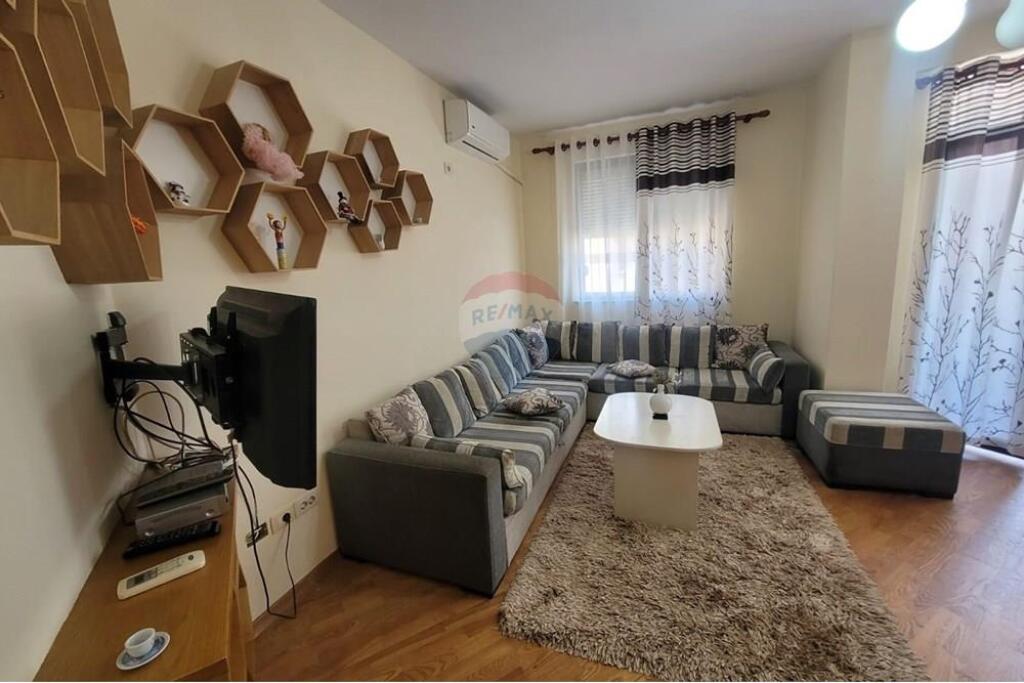 SHITET, APARTAMENT 1+1, FRESKU, TIRANË !