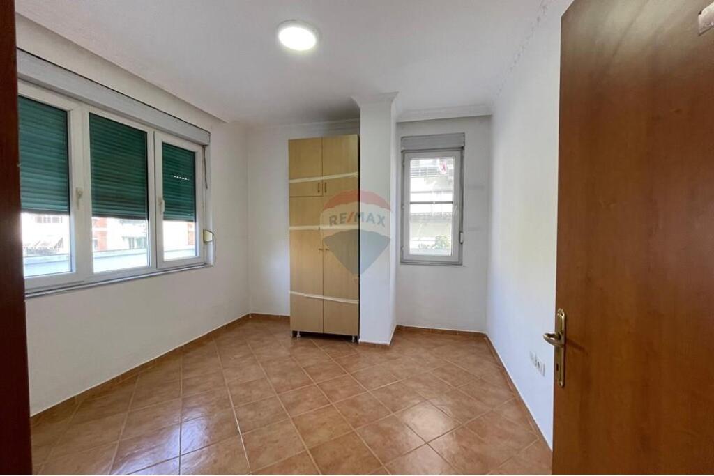 APPARTAMENTO 2+1 PER UFFICI IN VIA ELBASANIT