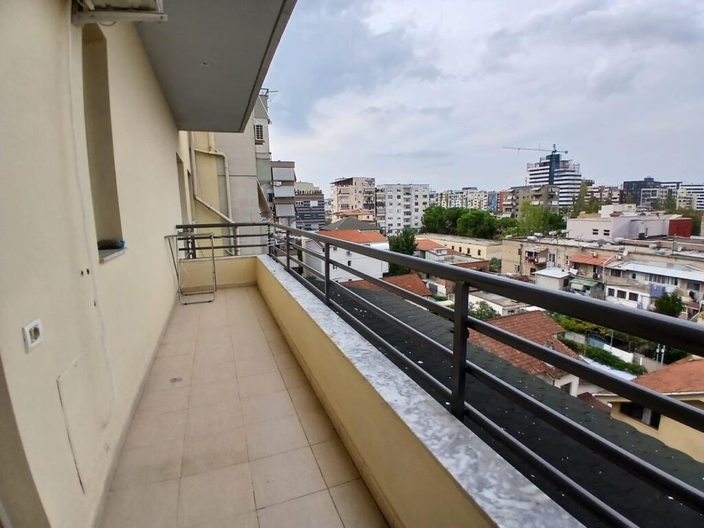 Appartamento 2+1+1 con Balcone in Affitto