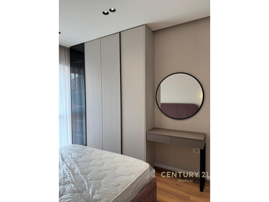 **APARTAMENT 1+1 TE SHKOLLA E KUQE PER QIRA