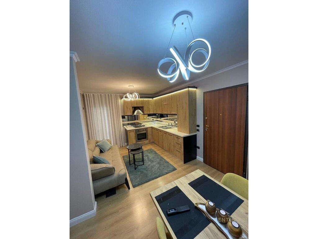 Appartamento 2+1 in affitto a Tirana e Re 650 € /Mese