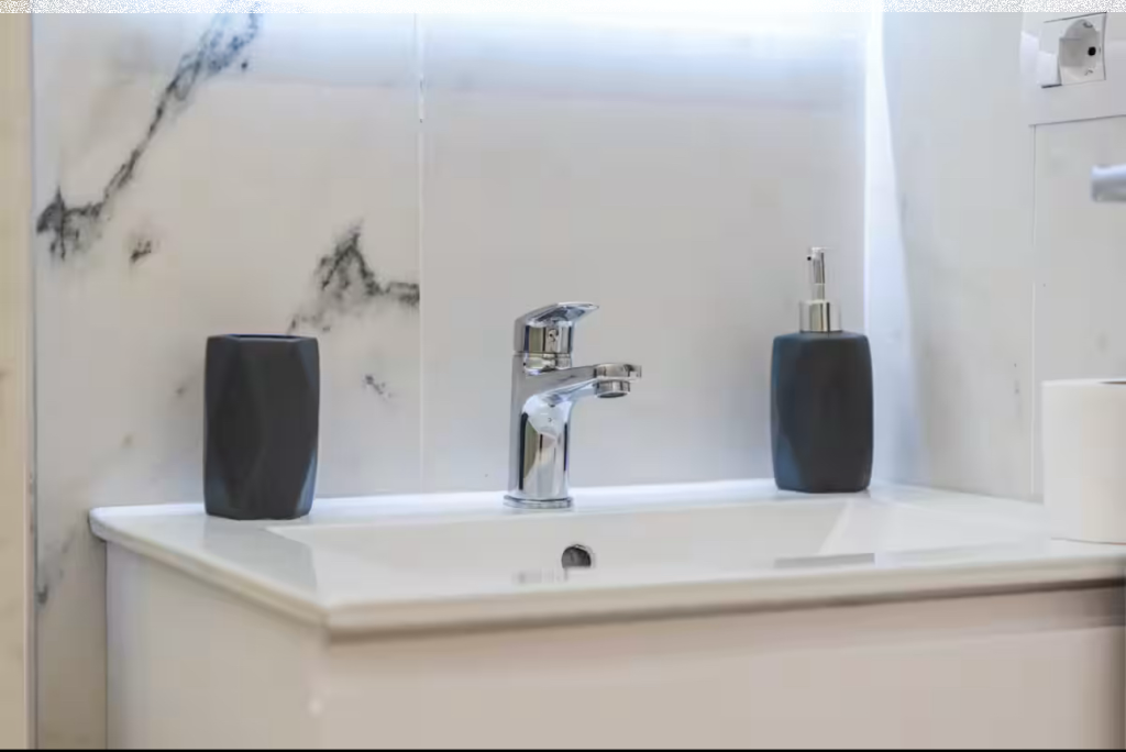 Jepet me qera apartament  1+1 ne Myslym Shyr. Pallati ri i 2025