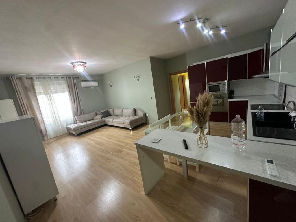 Affittasi 2+1 ad Astir, presso Unaza e Re