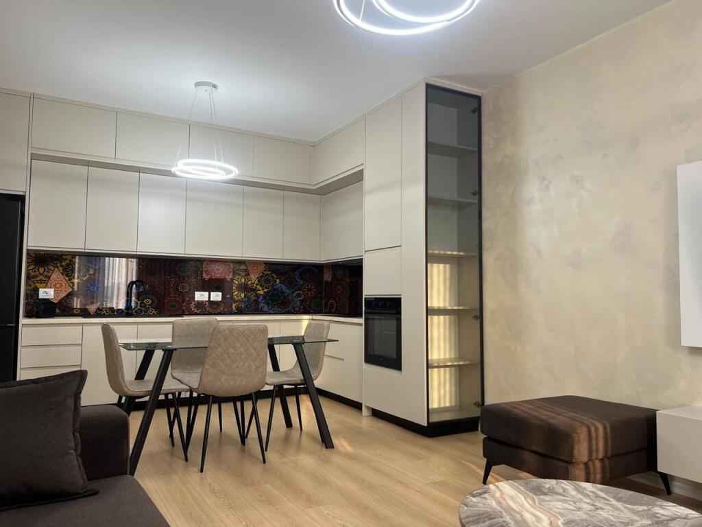 🏡 Appartamento 1+1 + parcheggio in affitto 📍 Via Jordan Misja – all'inizio della strada💶 800€/mese