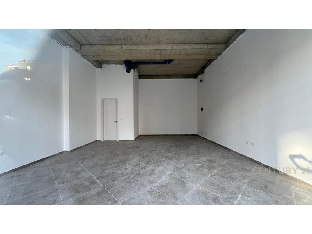 Locale commerciale in affitto in Via Karl Gega, ex Stazione Ferroviaria!