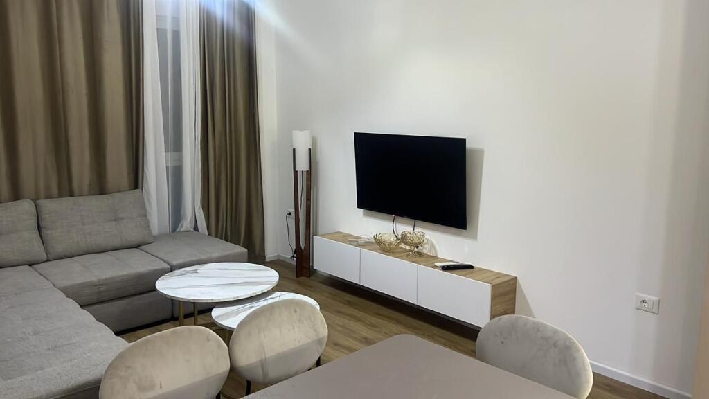 ✨ Jepet me qira apartament 1+1 në një nga zonat më të qeta dhe të kërkuara të Tiranës – Fresk, Rezidenca Oxa 💰 Vetëm 40000 lekë/muaj