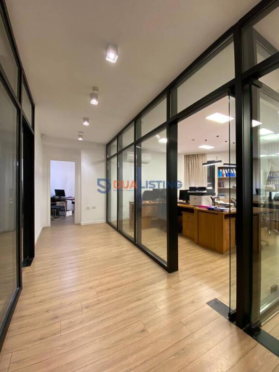 Office 317m2 For Rent Near the Center At Barrikadave Street!!