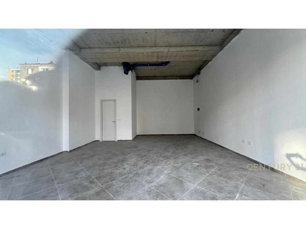 Locale commerciale in affitto in Via Karl Gega, ex Stazione Ferroviaria!