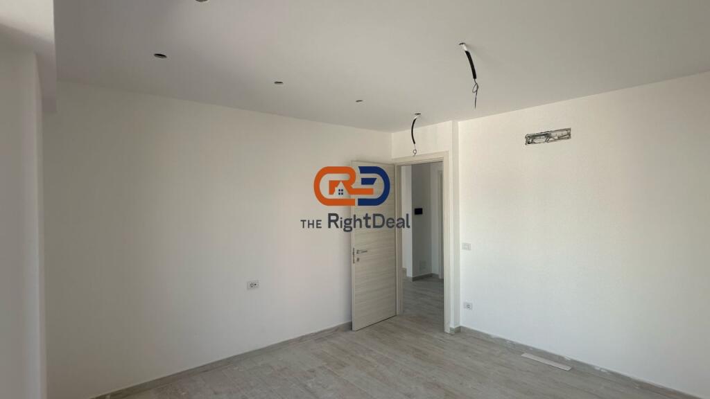 In Via Kavaja, si affitta l'intero 5° piano di un nuovo edificio appena completato!!