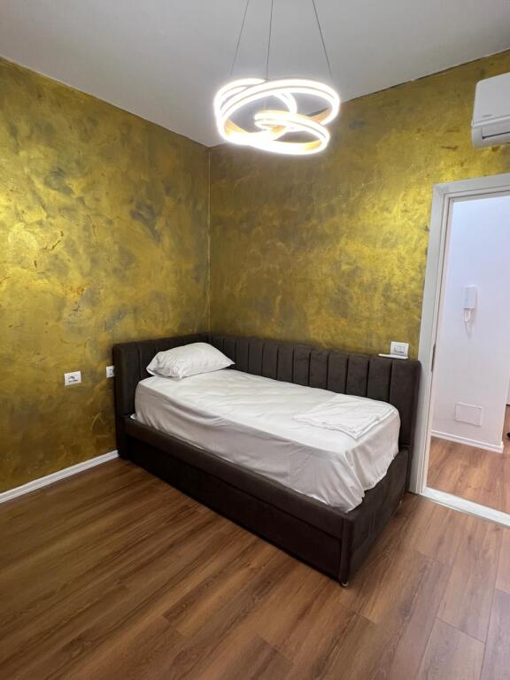 🏙️ Jepet me qira apartament  2+1+2 📍 Rruga Jordan Misja – në fillim të rrugës💶 1000€/muaj
