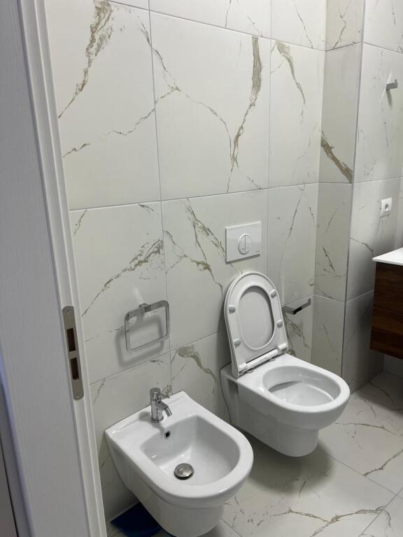 🏡 Appartamento 1+1 + parcheggio in affitto 📍 Via Jordan Misja – all'inizio della strada💶 800€/mese