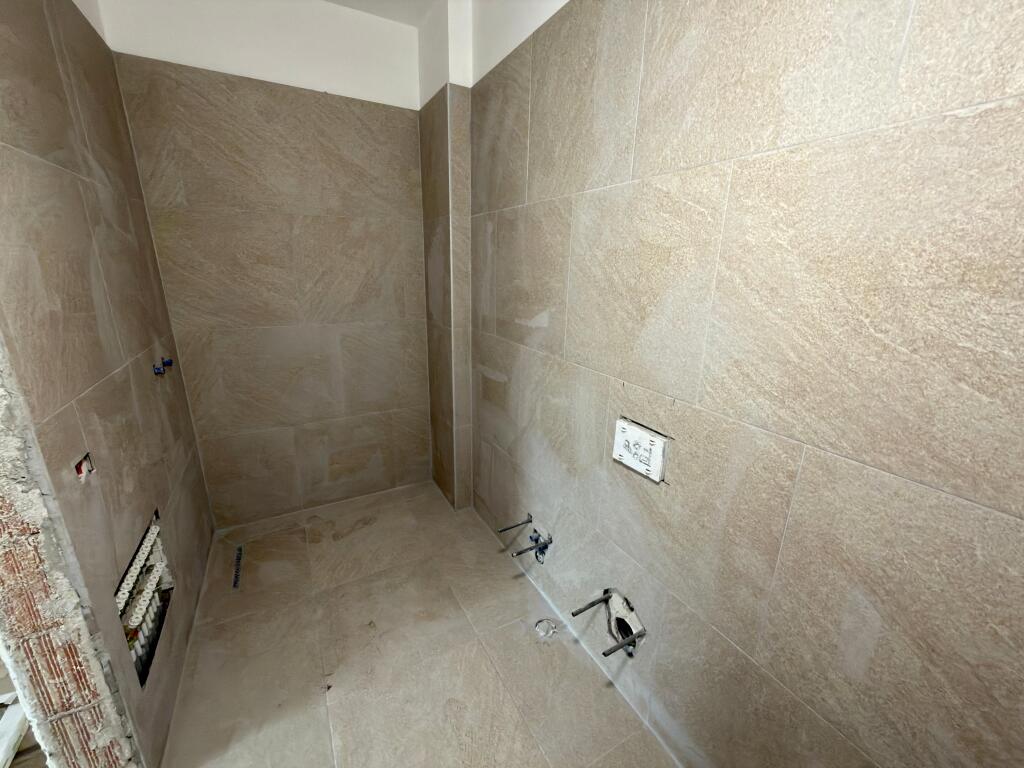 📣 Appartamento 2+1+2 in vendita 📍 Via 5 Maji, Tirana – zona molto richiesta ✨