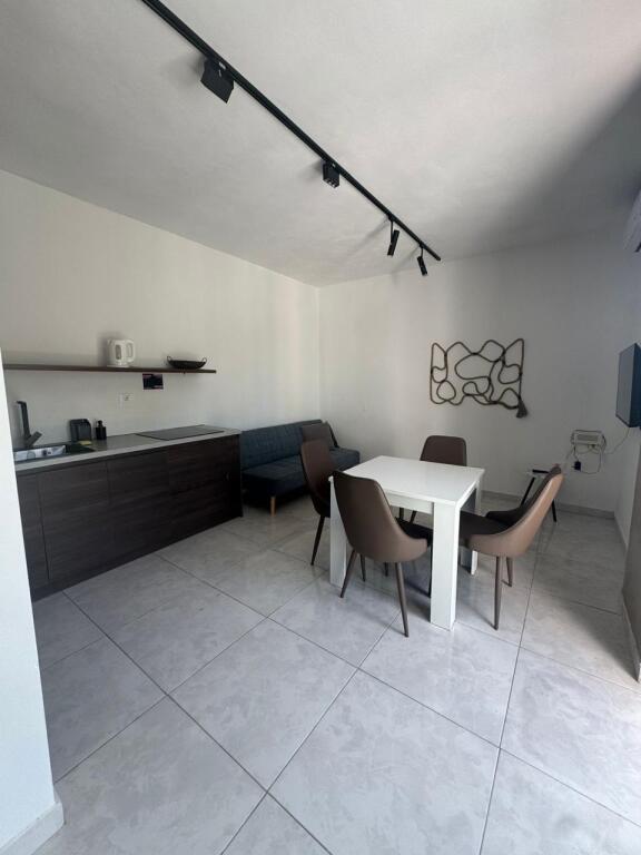 IN VENDITA APPARTAMENTO 1+1 📍 Spiaggia – Ruota Rossa, Durrës