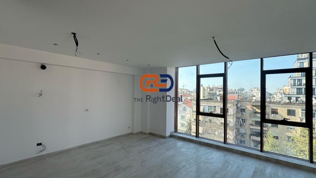 In Via Kavaja, si affitta l'intero 5° piano di un nuovo edificio appena completato!!